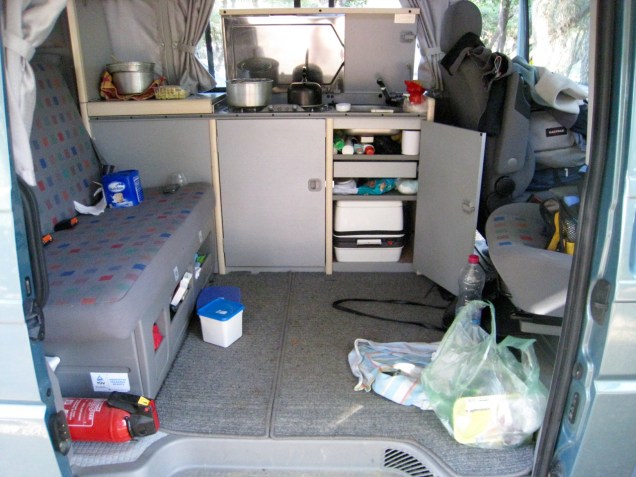 De onvermijdelijke troepexplosie in onze T4 California na het ontbijt