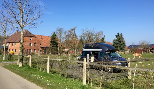 Eén van de twee camperplaatsen op de Vausshof in Westfalen.