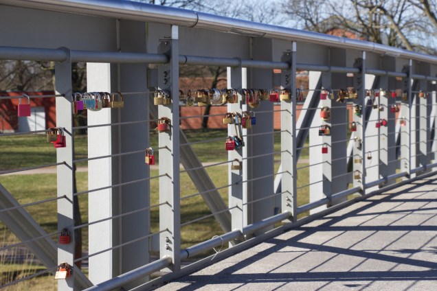 Lovelocks aan de jachthavenbrug over de Havel