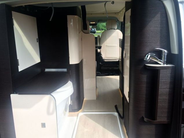 Sanitairruimte achterin de VW Westfalia Kepler (foto: Westfalia)