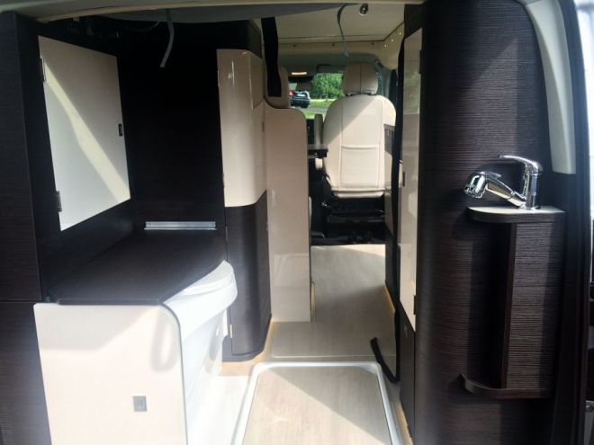 Sanitairruimte achterin de VW Westfalia Kepler (foto: Westfalia)